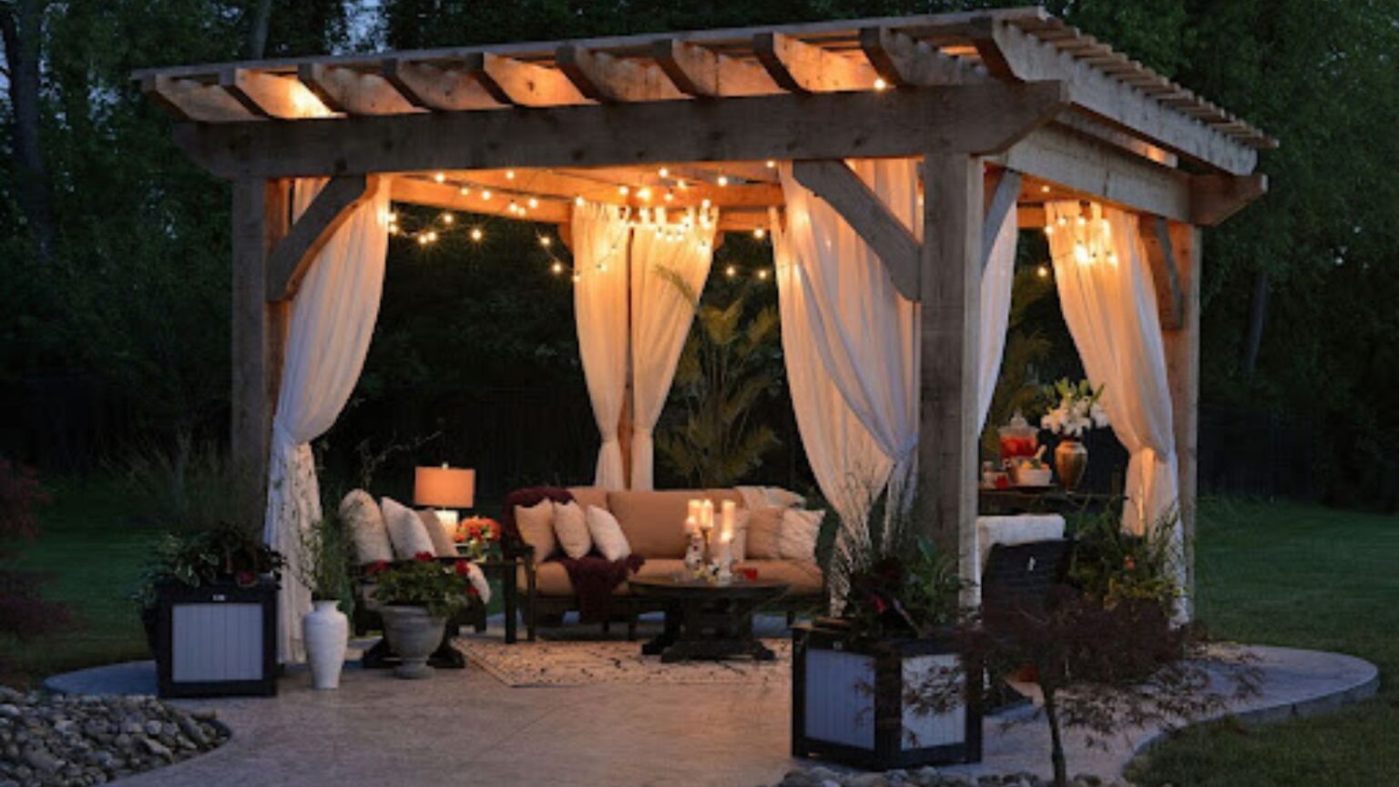 How to Transform Your Backyard with Creative Landscaping Ideas ...